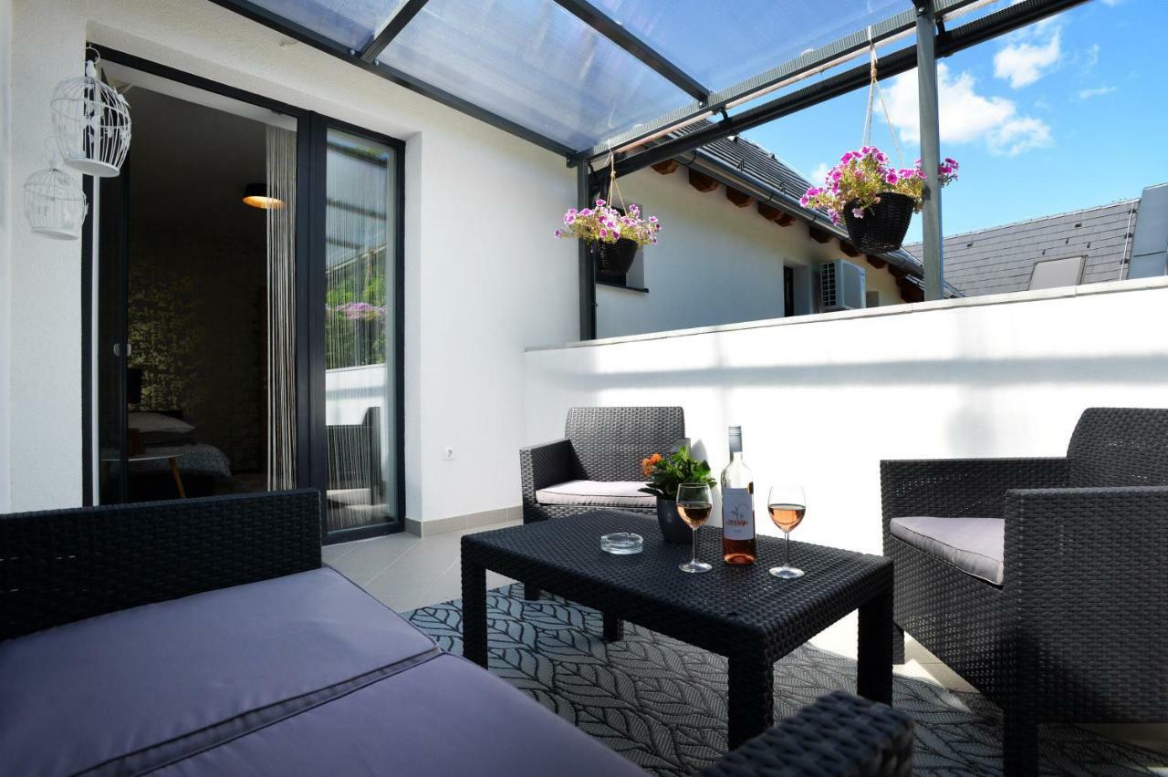 One Luxury Suites Eger Exterior foto